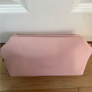 🎅🏽Burberry Pink GWP Women's Cosmetic Bag